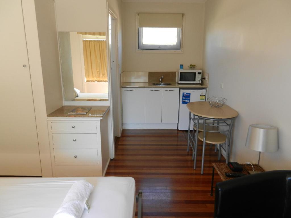 Golden Shores Motel Bilinga Phòng bức ảnh