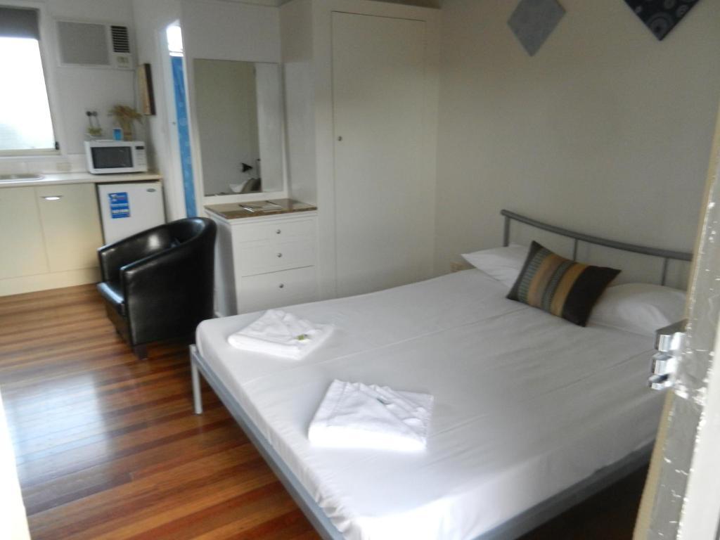 Golden Shores Motel Bilinga Phòng bức ảnh
